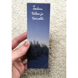 Käsi, jossa on kirjanmerkki, jossa talvinen maisema